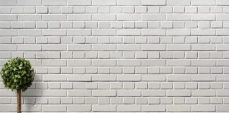 Czy w salonie z kominkiem musi być kratka wentylacyjna?