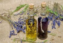 W jakiej temperaturze dodawać olejek do wosku?