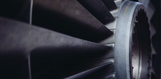 Ile kratek wentylacyjnych w kominku?