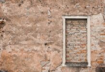 Ile tort musi stać w lodówce przed tynkowaniem?