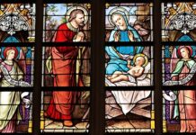 Czy musi być kratka pod kominkiem?