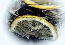 Ile kostek lodu do drinka?