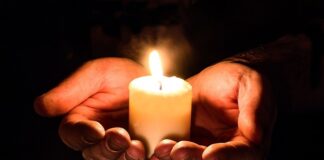 Czy świeca sojowa musi mieć kartę charakterystyki?