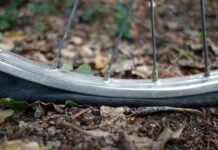 Co zrobić jak jest przebita opona?