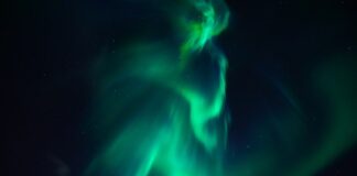 Czemu pasek piszczy na zimnym silniku?