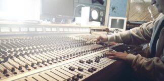 Co daje tłumik Akrapovic?