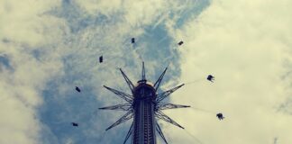 Co piszczy w kole przy skręcaniu?