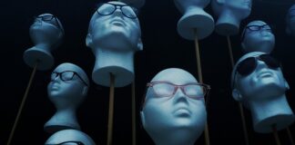 Czy można kłaść styropian na drewno?