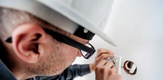 Czy w Stanach można jeździć bez kasku na motorze?